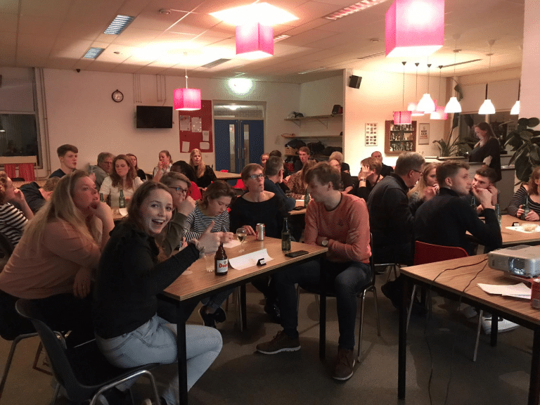 Pubquiz met hard nadenkende korfballers