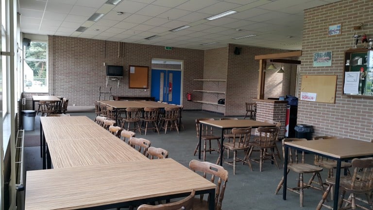 Gepoetst en geklust in de kantine